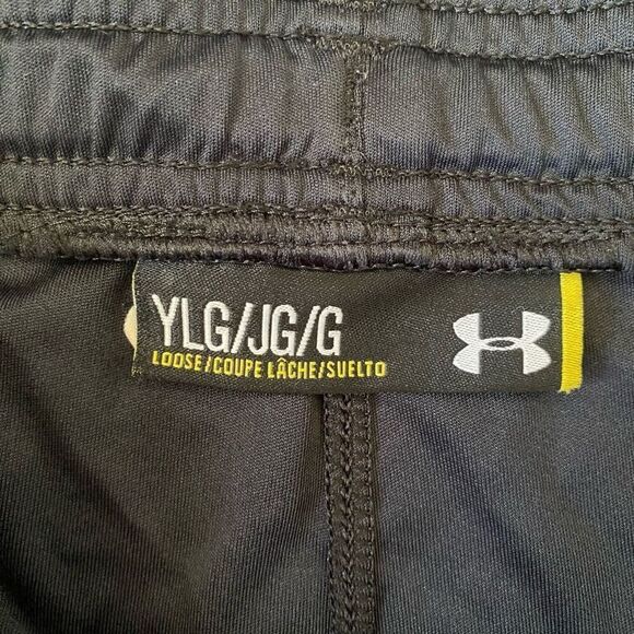 Under Armour youth L loose fit basketball activewear shorts black & red - Picture 4 of 8